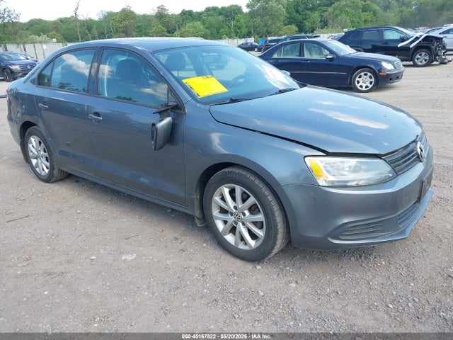 Salvage Volkswagen Jetta Image