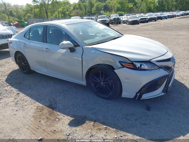 Salvage Toyota Camry Image
