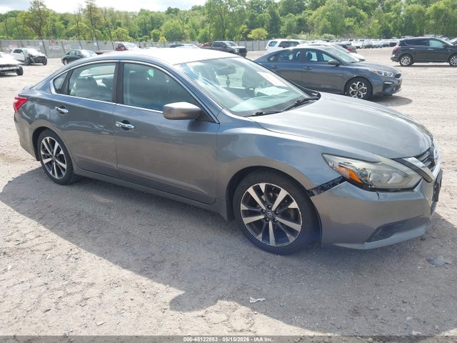 Salvage Nissan Altima Image