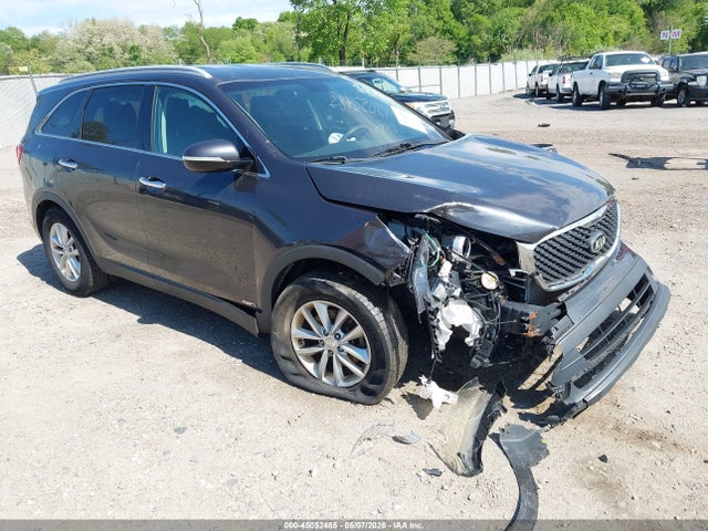 Salvage Kia Sorento Image