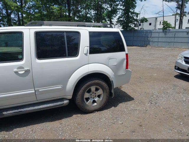 Nissan Pathfinder Se