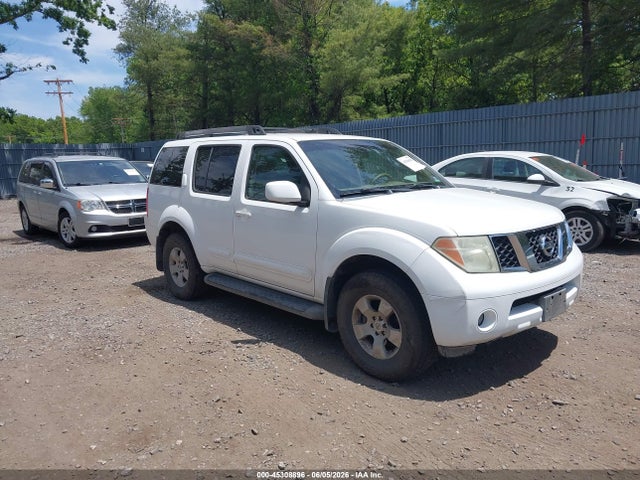 Salvage Nissan Pathfinder Image