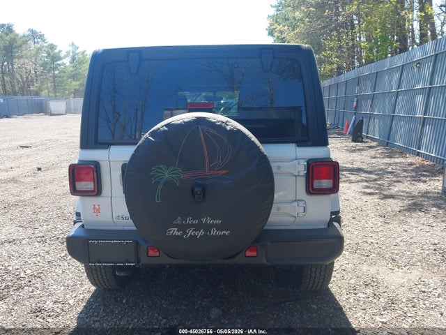 Jeep Wrangler 4-door Sahara 4x4