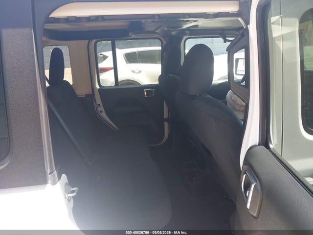 Jeep Wrangler 4-door Sahara 4x4