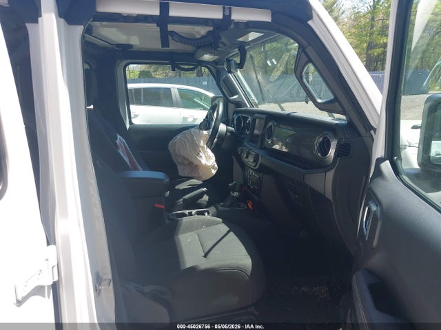Jeep Wrangler 4-door Sahara 4x4