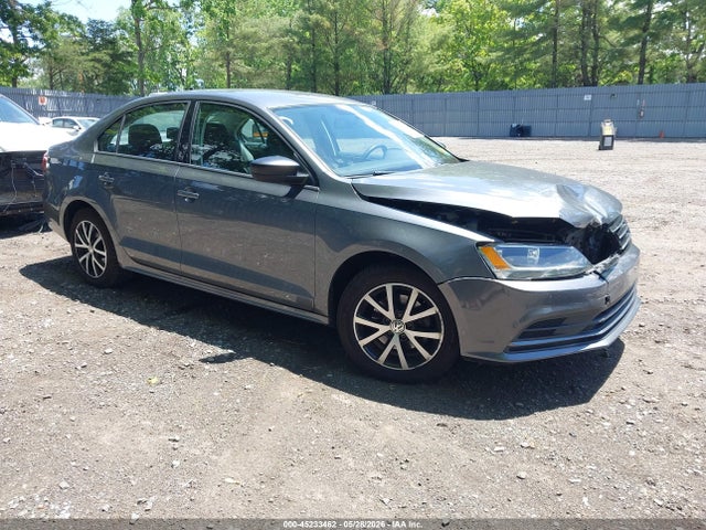 Salvage Volkswagen Jetta Image