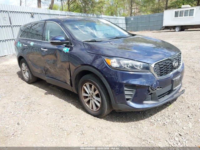 Salvage Kia Sorento Image