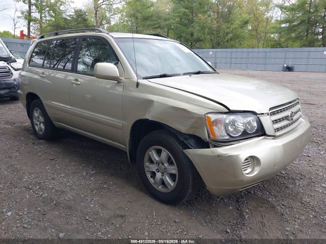 Salvage Toyota Highlander Image