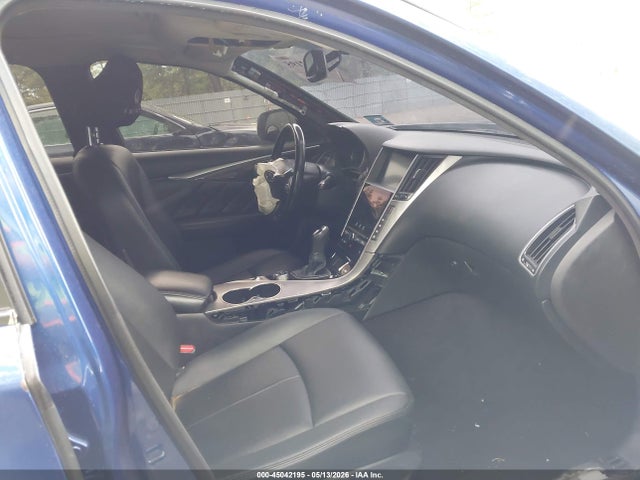 INFINITI Q50 Premium