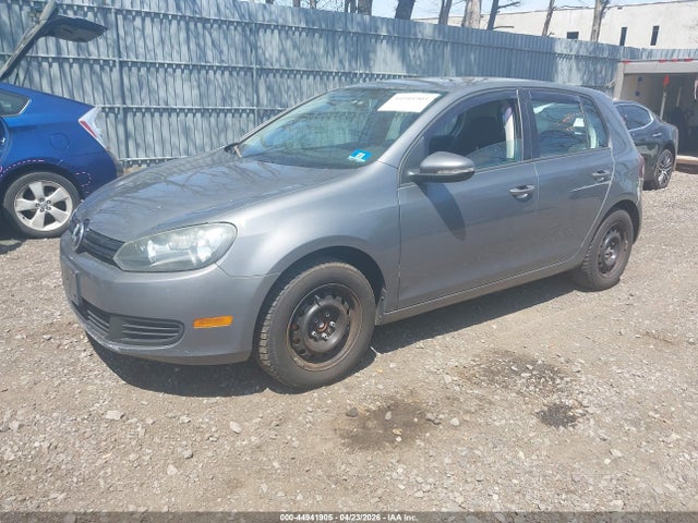 Volkswagen Golf 4-door