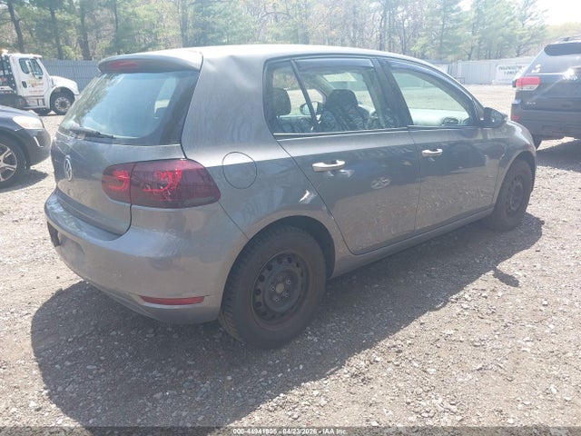 Volkswagen Golf 4-door