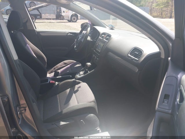 Volkswagen Golf 4-door