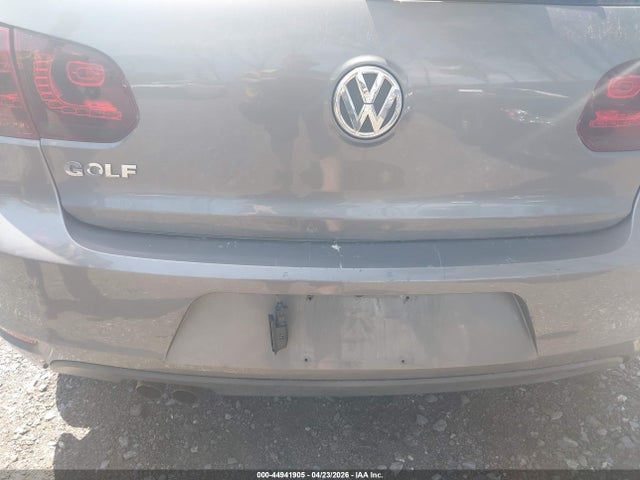 Volkswagen Golf 4-door