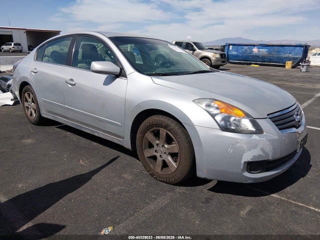 Salvage Nissan Altima Image