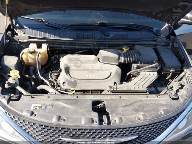 Chrysler Pacifica Touring-l