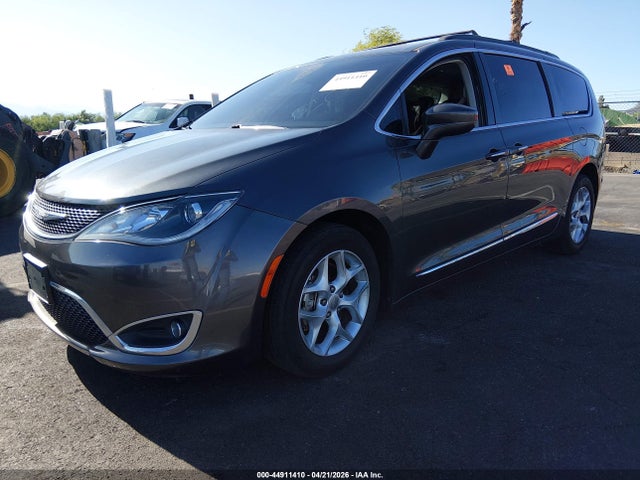Chrysler Pacifica Touring-l