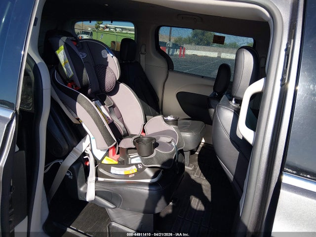 Chrysler Pacifica Touring-l