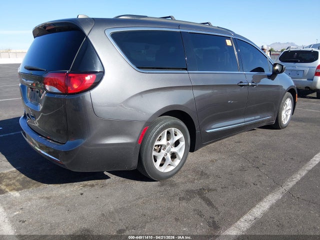 Chrysler Pacifica Touring-l