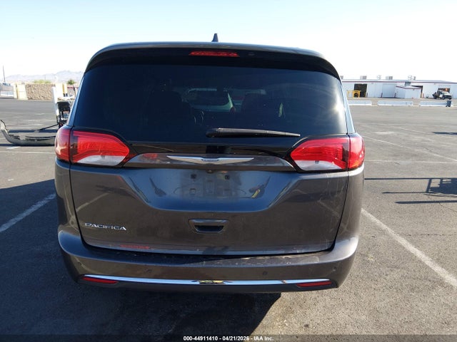 Chrysler Pacifica Touring-l