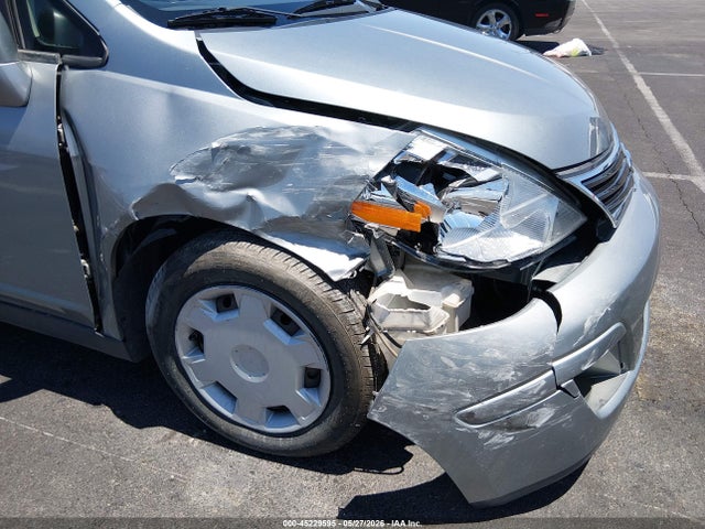 Nissan Versa 1.8s