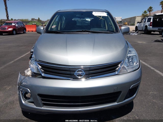 Nissan Versa 1.8s