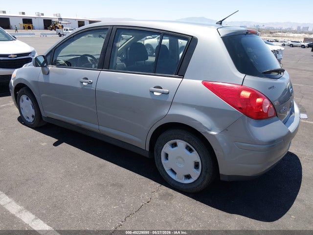 Nissan Versa 1.8s