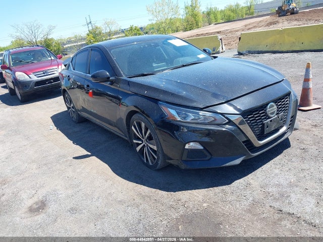 Salvage Nissan Altima Image