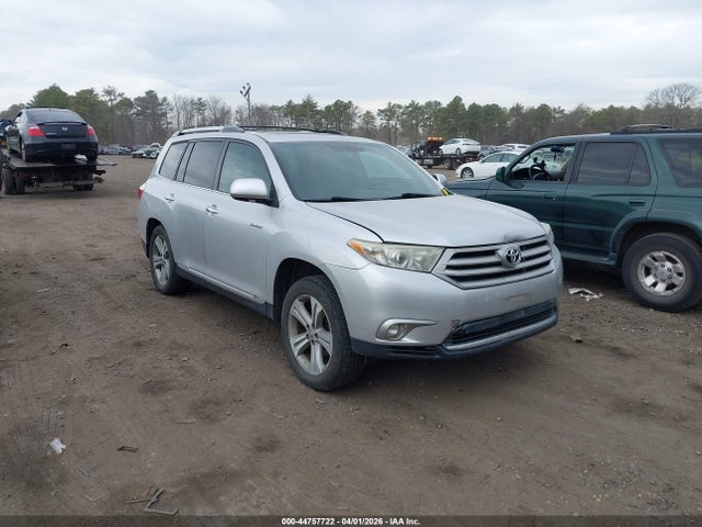Salvage Toyota Highlander Image