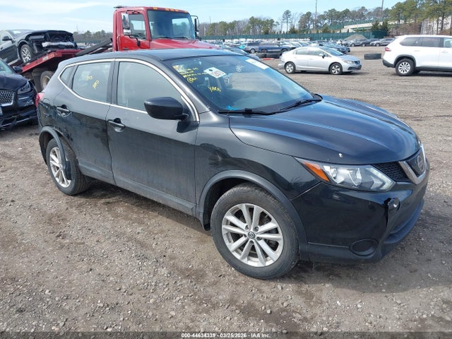 Salvage Nissan Rogue Image