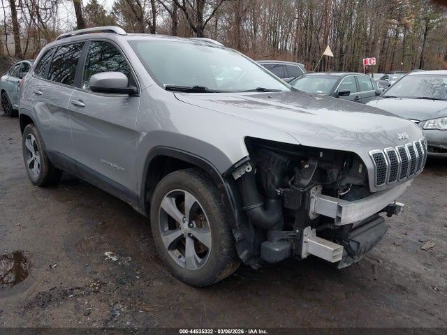 Salvage Jeep Cherokee Image