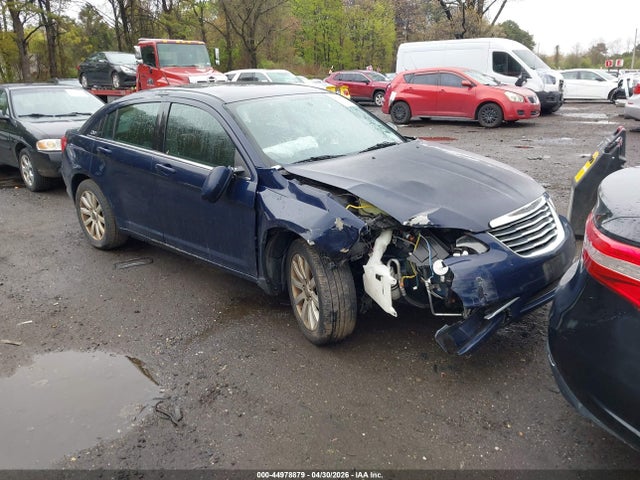 Salvage Chrysler 200 Image