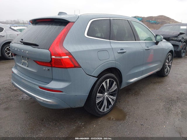 Volvo XC60 B5 Plus Bright Theme