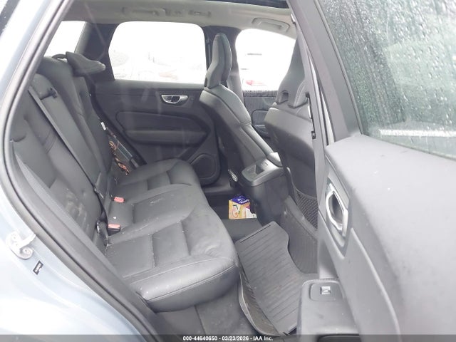 Volvo XC60 B5 Plus Bright Theme