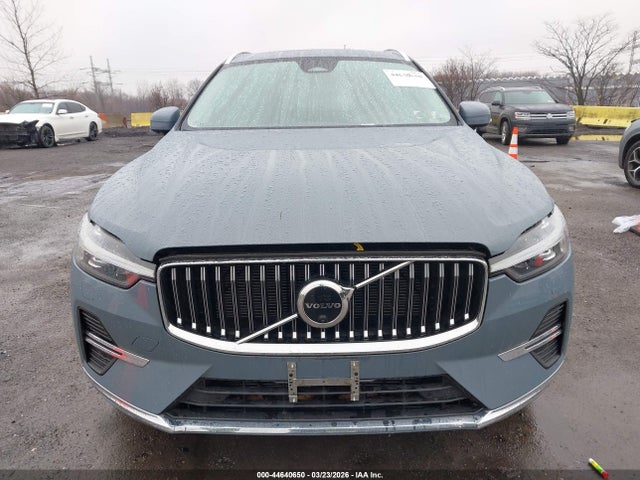 Volvo XC60 B5 Plus Bright Theme