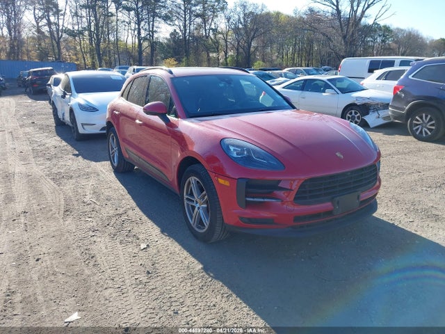 Salvage Porsche Macan Image