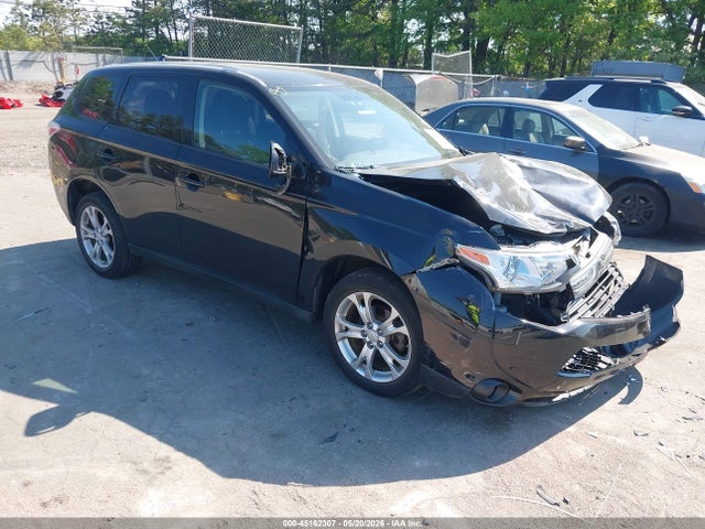 Salvage Mitsubishi Outlander Image