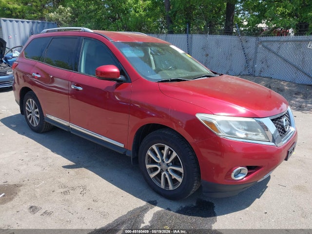 Salvage Nissan Pathfinder Image