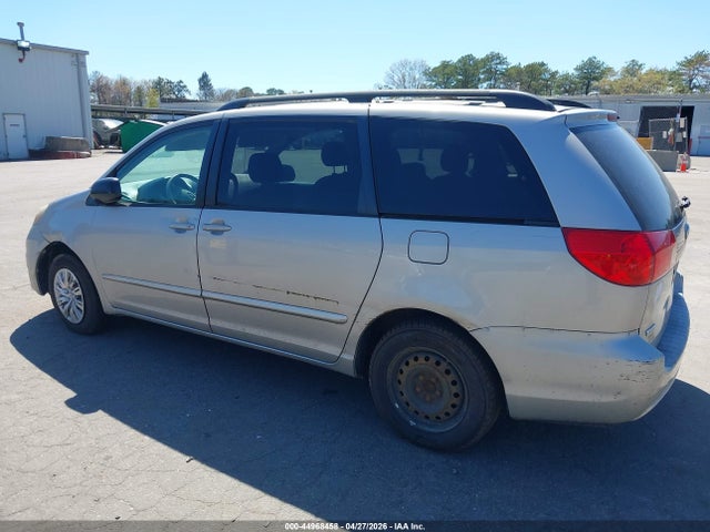 Toyota Sienna Le