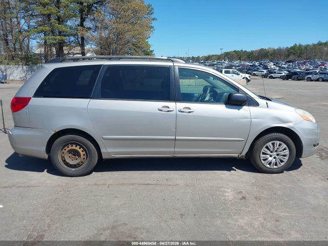 Toyota Sienna Le