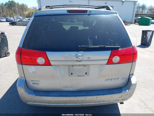 Toyota Sienna Le