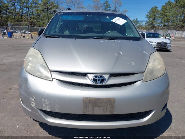 Toyota Sienna Le
