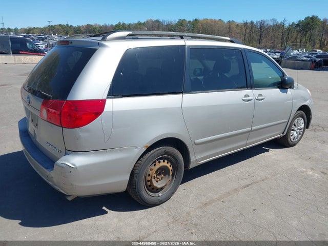 Toyota Sienna Le