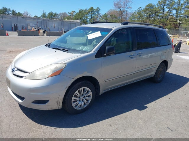 Toyota Sienna Le