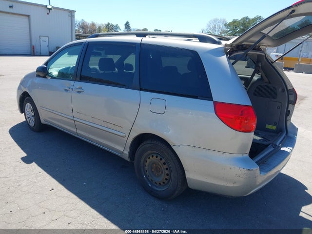 Toyota Sienna Le