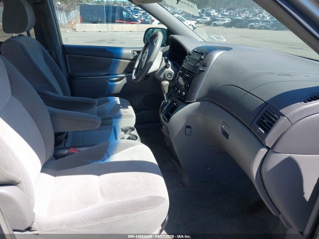 Toyota Sienna Le