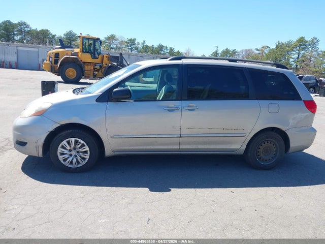 Toyota Sienna Le