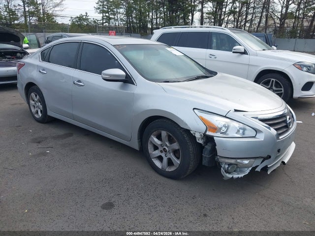 Salvage Nissan Altima Image