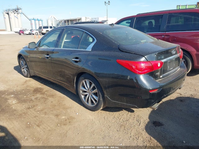 INFINITI Q50 Premium