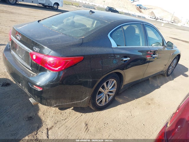 INFINITI Q50 Premium
