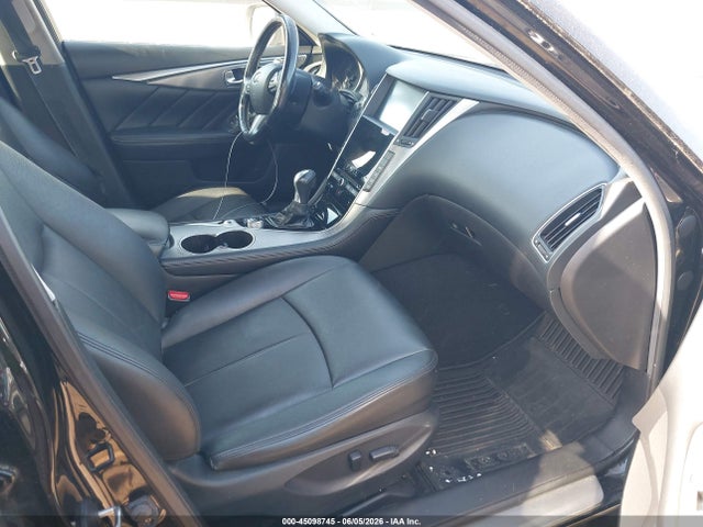 INFINITI Q50 Premium